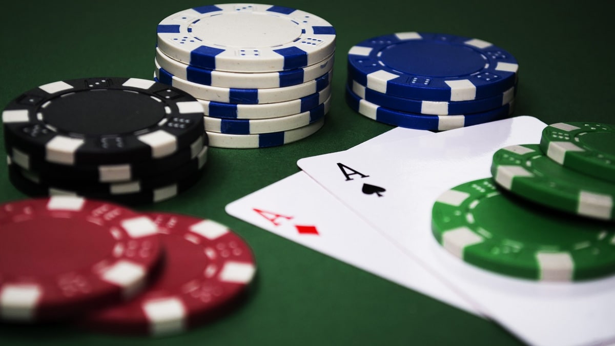 Bisakah poker belajar dari masa lalu boom dan bust nya?