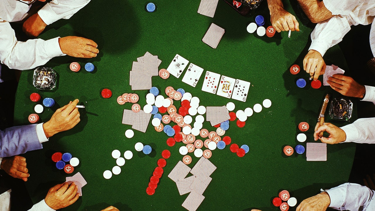 Kontes Push-Up, Kevin Hart, dan Turnamen $ 100K: Di dalam Dunia Rol Super Tinggi Poker