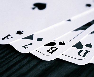 MASTERING THE GAME OF POKER DENGAN LEARNING MESIN: Bagaimana Pembelajaran Mesin Berdampak pada Dunia Poker Online