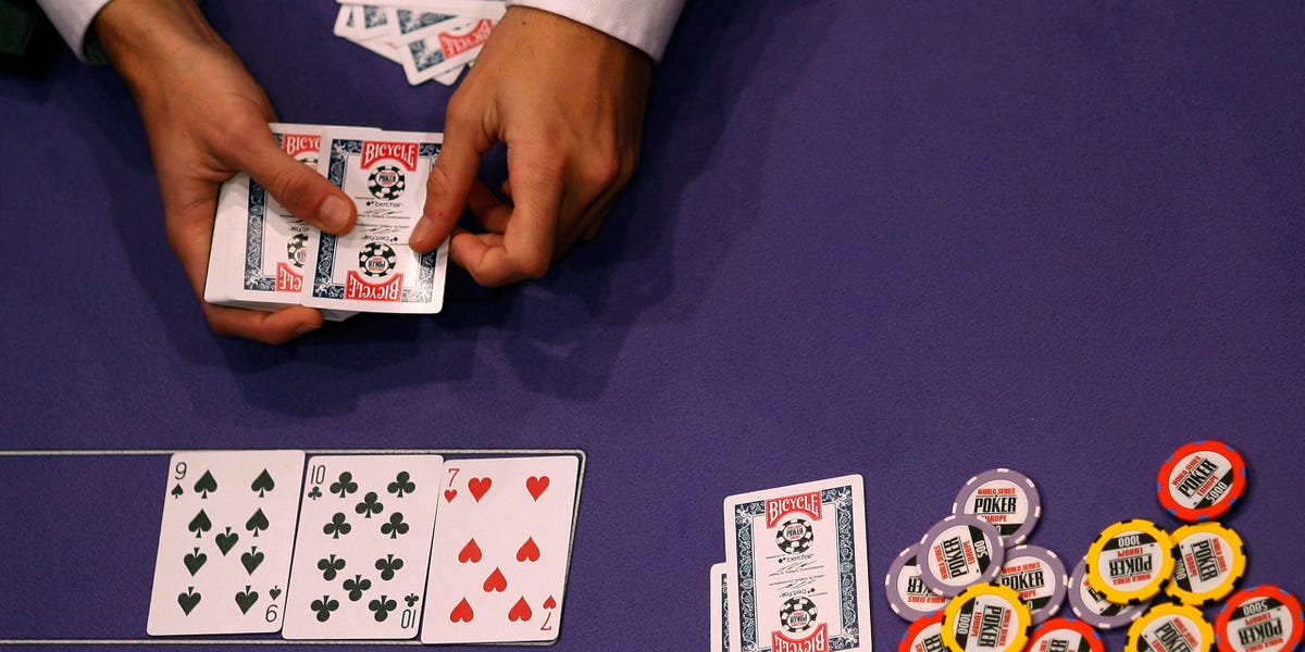 Cara menarik lebih banyak keberuntungan ke dalam hidup Anda, menggunakan 'pola pikir poker'