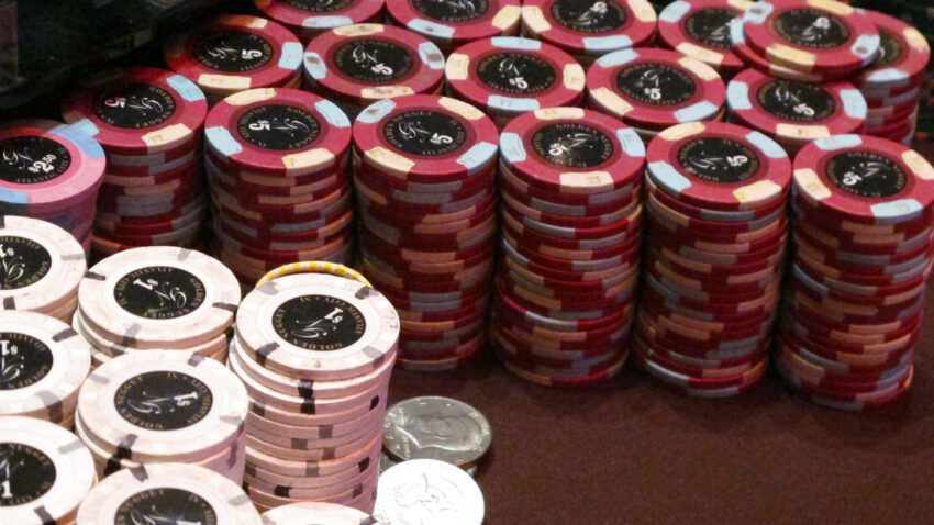 Pengadilan menghidupkan kembali gugatan pria Vermont atas turnamen poker dibatalkan