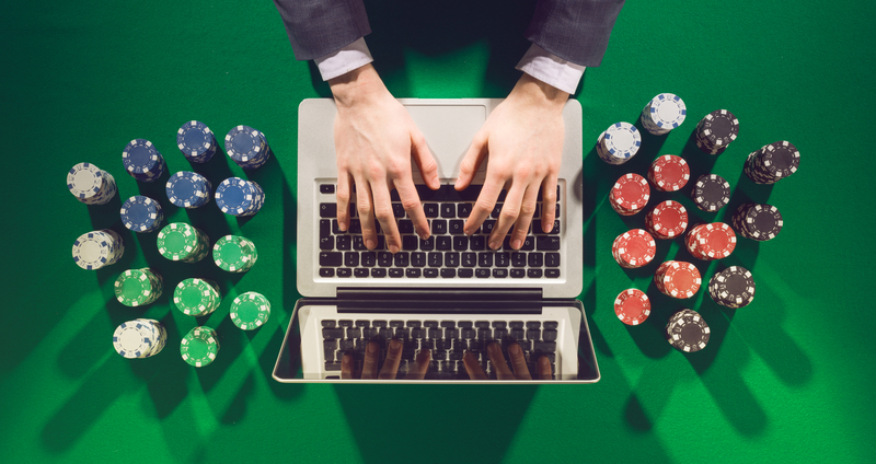 Pro Dan Kontra Bermain Poker Di Kasino Online