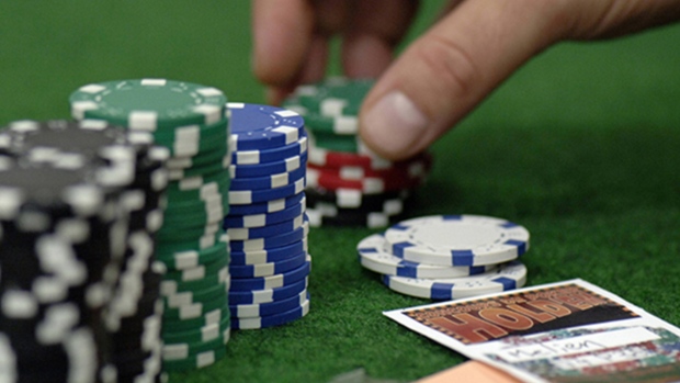 Empat pria menghadapi dakwaan judi setelah penggerebekan mengungkap dugaan cincin poker di Burnaby