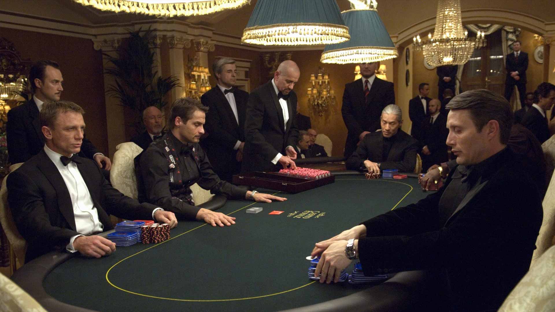 Martin Campbell berbicara tentang adegan poker Casino Royale
