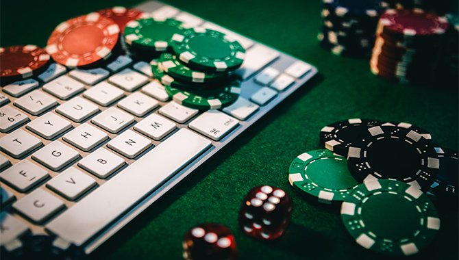 Poker online: Tinjauan setahun