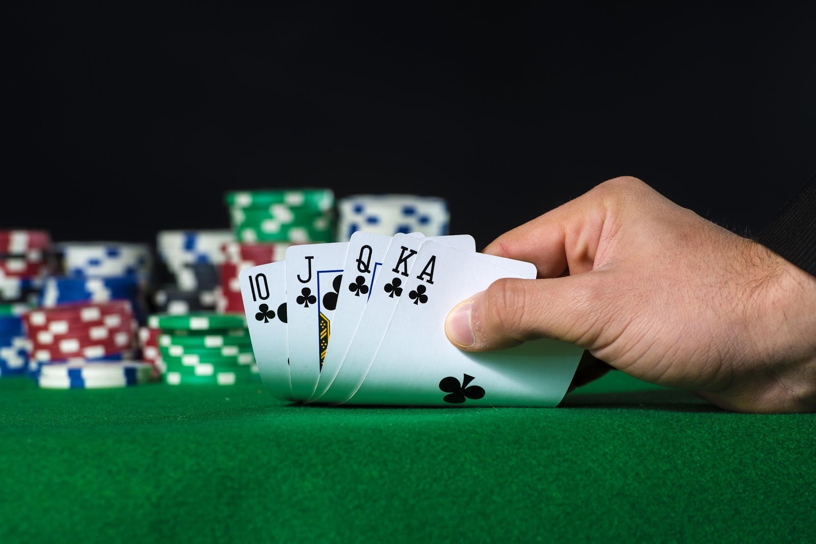 4 Keuntungan Bermain Poker Online -