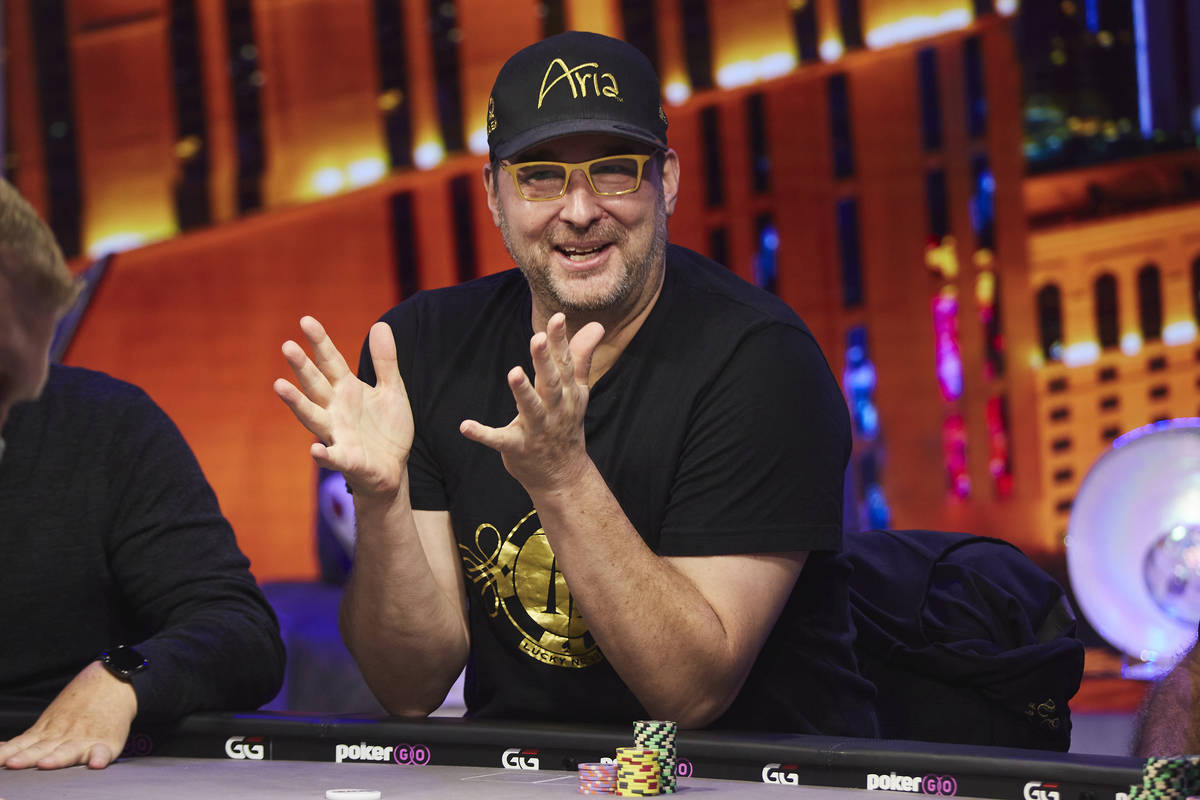 Phil Hellmuth mempertahankan warisan sebelum pertandingan poker Daniel Negreanu