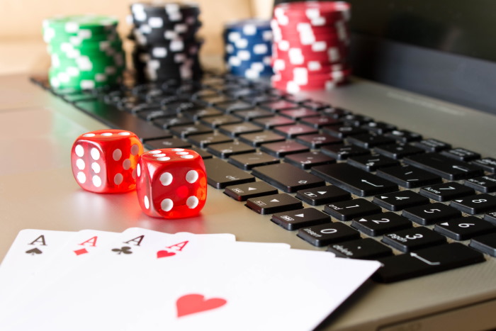 Apa yang membuat poker online menarik -