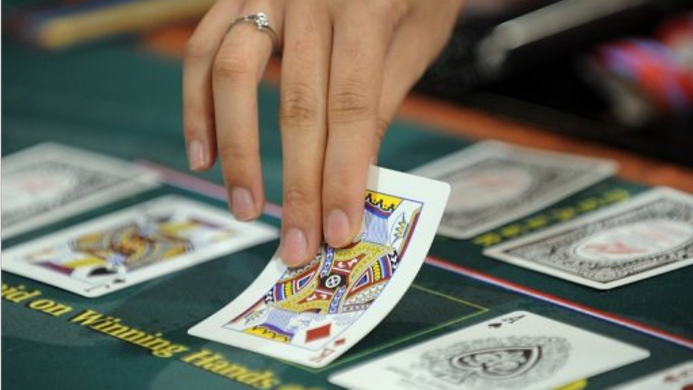 Penjara dan denda untuk trio yang mendirikan klub poker online menggunakan aplikasi seluler