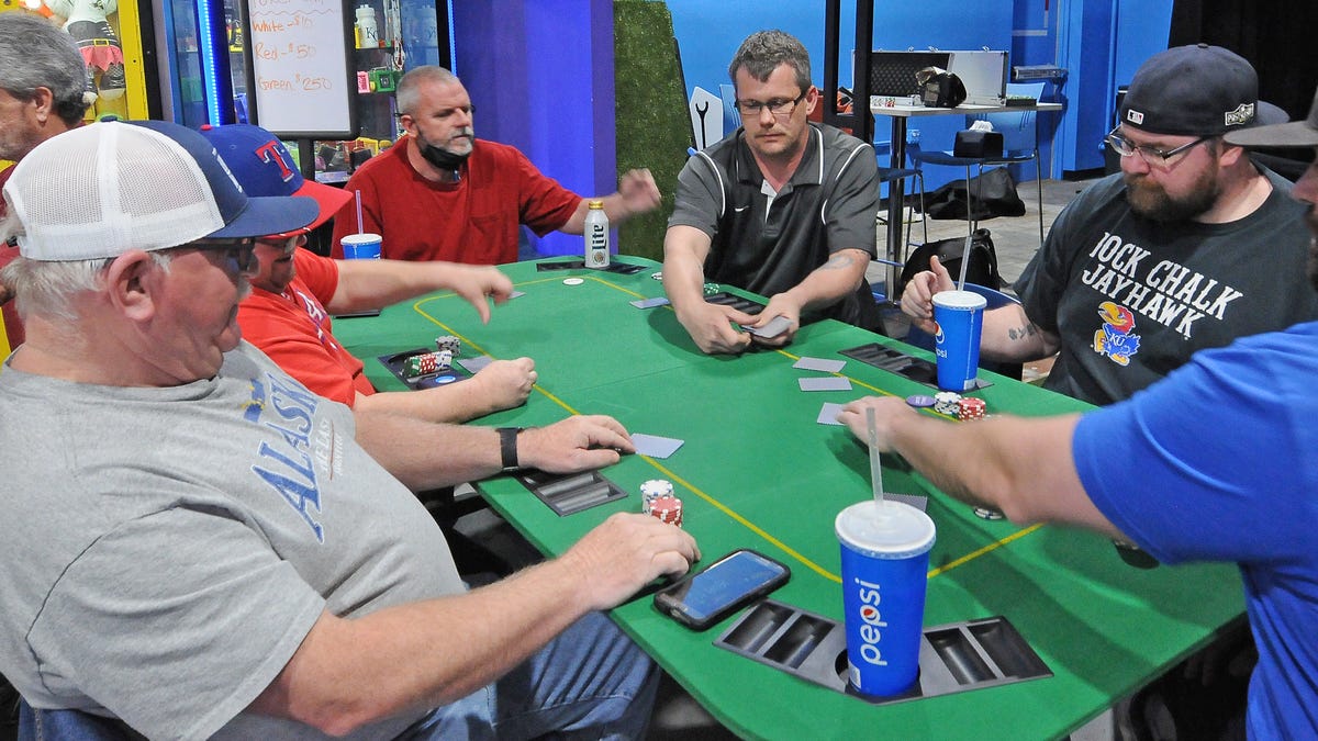 SKY Trampoline Park menyelenggarakan turnamen poker untuk Make-A-WIsh Foundation