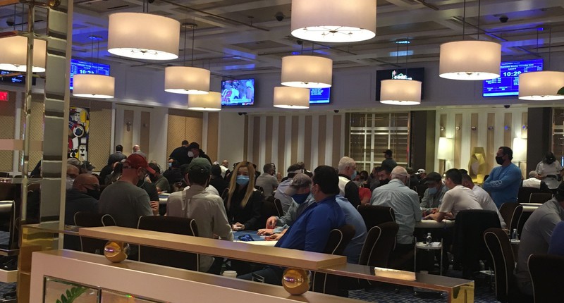 Sebagian Besar Ruang Poker Las Vegas Menghapus Pembagi Kaca Plexiglass