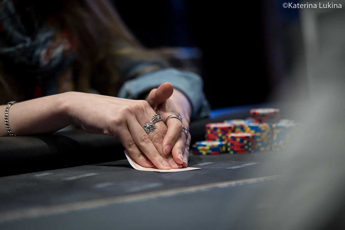 Peluang dan Keluar Poker (dan Cara Menghitungnya) Dijelaskan