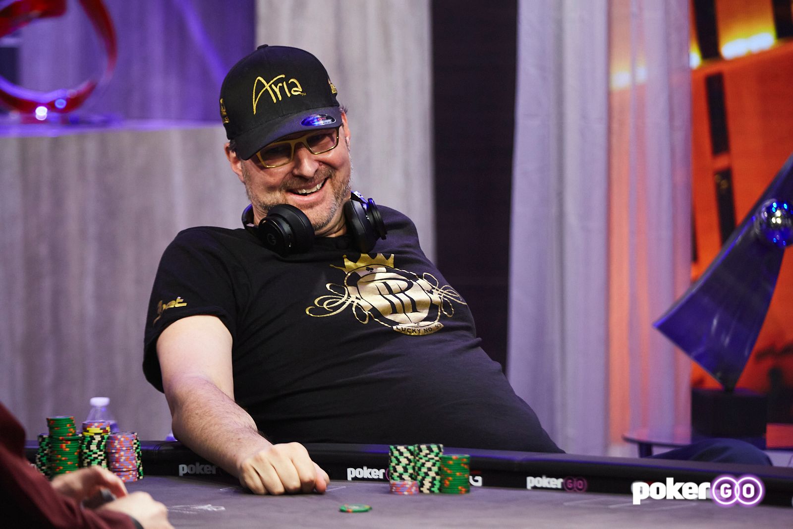 Nick Wright Mendapat Trappy, Phil Hellmuth Melipat Pasangan di Poker Setelah Gelap